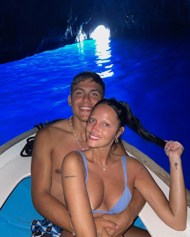 Watch sweet moment Paulo Dybala proposes to stunning Wag - Bóng Đá