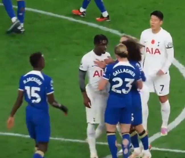 Yves Bissouma refuses to shakes hands with Conor Gallagher - Bóng Đá