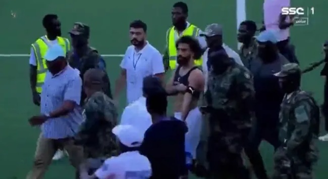 Toàn cảnh Salah bị tấn công, quân đội bảo vệ vào cuộc - Bóng Đá
