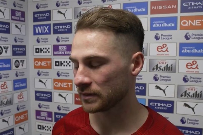 Allister mệt mỏi vì tình trạng Jet Lag.