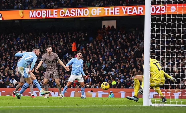 Man City dễ khoan thủng hàng thủ Spurs.