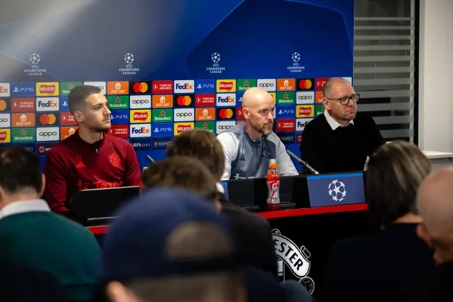 Manchester United issue statement on banning journalists from press conference - Bóng Đá