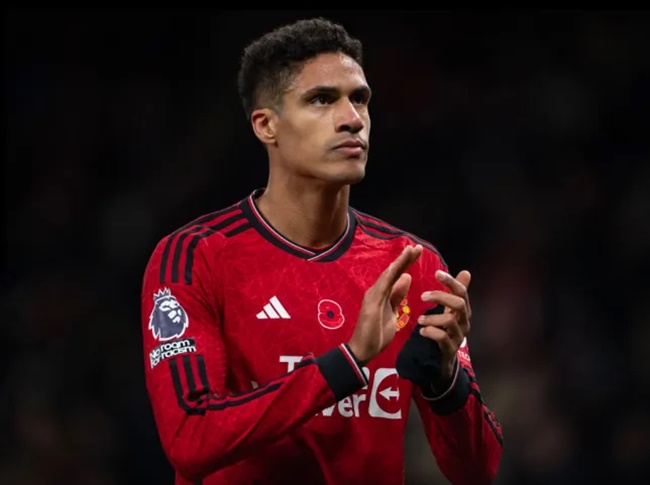 Why Raphael Varane has been left out of the Manchester United squad taking on Chelsea - Bóng Đá