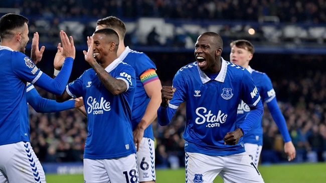 Everton và Newcastle xô xát - Bóng Đá