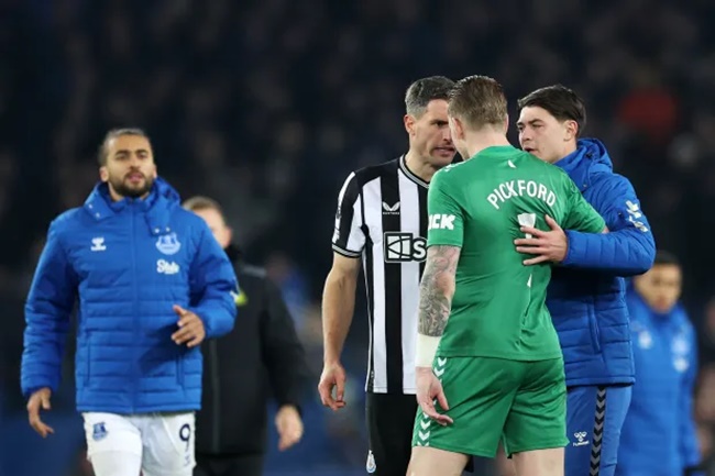 Everton và Newcastle xô xát - Bóng Đá