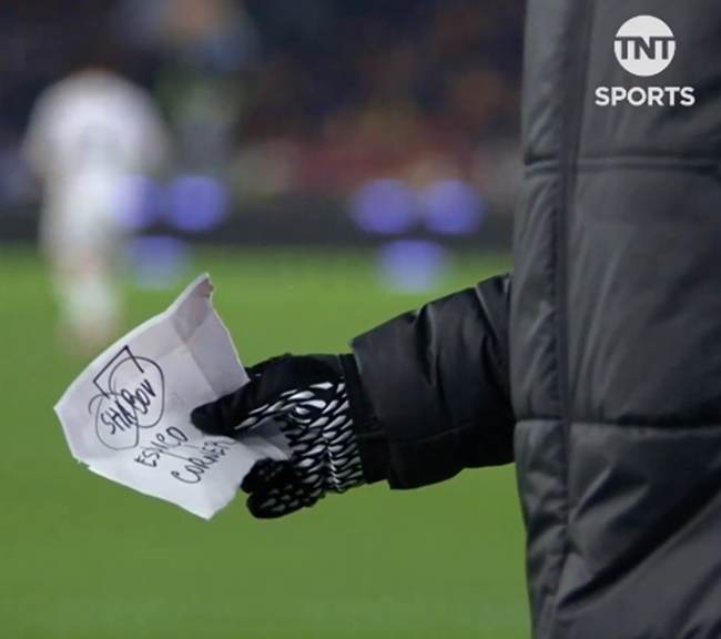 José Mourinho really relayed a message to Rui Patrício through the ballboy toward the end of 9-man Roma's draw - Bóng Đá