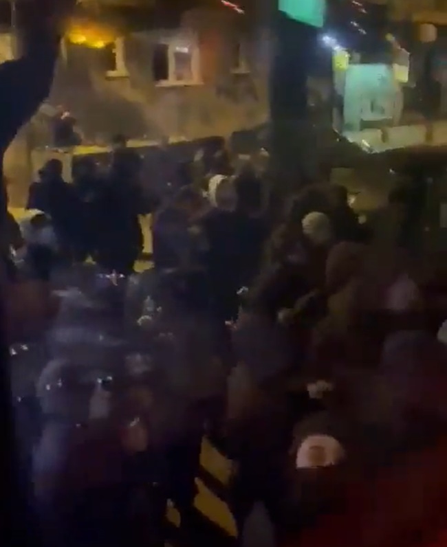 Shocking moment Red Star hooligans storm Man City bar and beat supporters with sticks ahead of Champions League clash - Bóng Đá