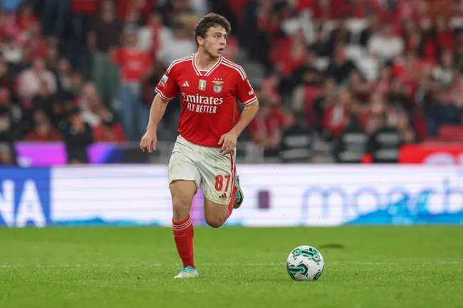 Joao Neves là một phương án nâng cấp hàng tiền vệ của CLB London.