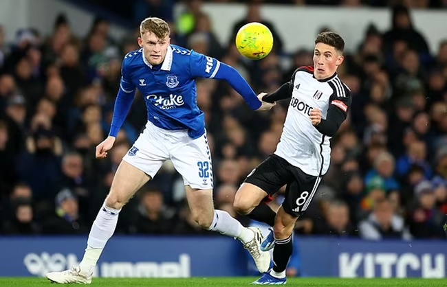 Everton name their price for Man United target Jarrad Branthwaite with the Toffees 'only willing to listen to offers of around £100m' - Bóng Đá