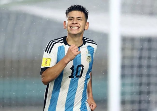 Manchester City ready to pay €25m for Argentinian wonderkid, but player prefers Barcelona move - Bóng Đá