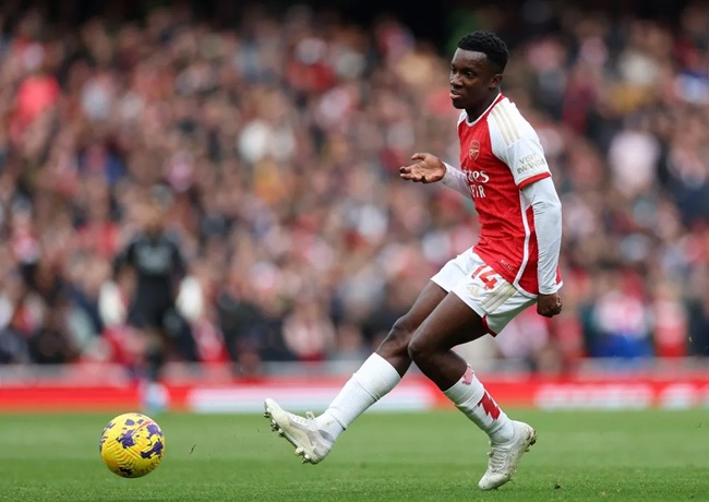 Nketiah ra quyết định cho Arsenal - Bóng Đá
