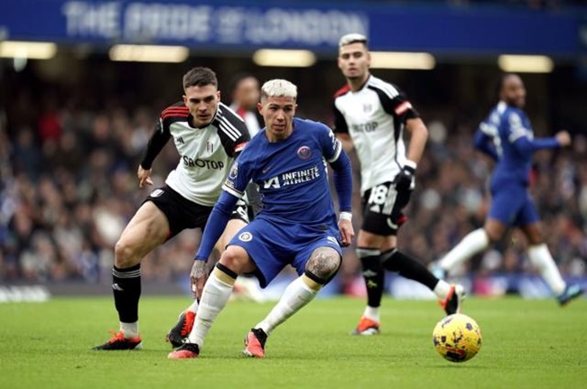 Fulham gây khó cho Chelsea trên sân Stamford Bridge.