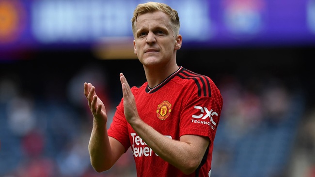 Van de Beek vừa đến Frankfurt.
