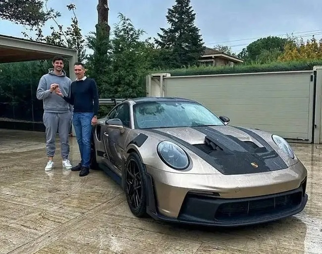 THIBAUT COURTOIS has put his off-field career into overdrive by splashing £350,000 on a custom-built Porsche. - Bóng Đá