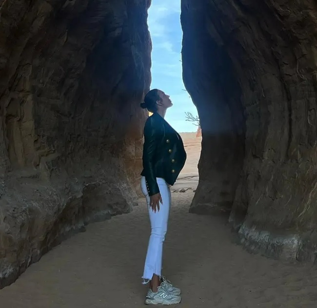 Georgina Rodriguez puts on busty display in desert photoshoot - Bóng Đá
