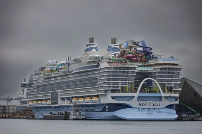 Lionel Messi christens world’s largest cruise ship - Bóng Đá