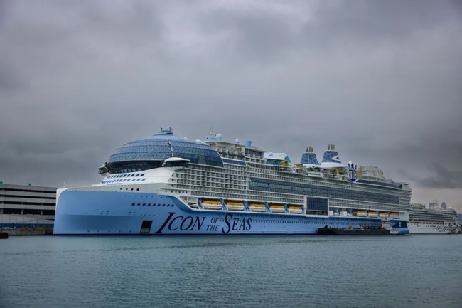 Lionel Messi christens world’s largest cruise ship - Bóng Đá