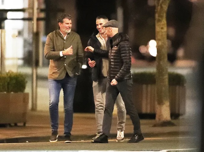 Erik ten Hag enjoys four-hour dinner with his agent and Robin van Persie - Bóng Đá