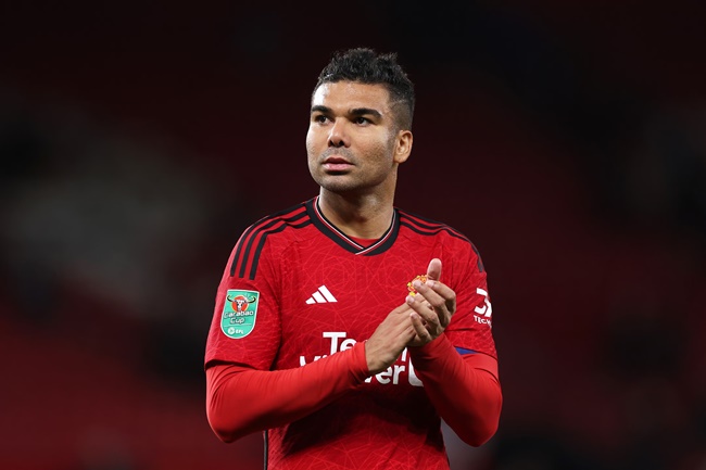 Casemiro có thể đá trung vệ.