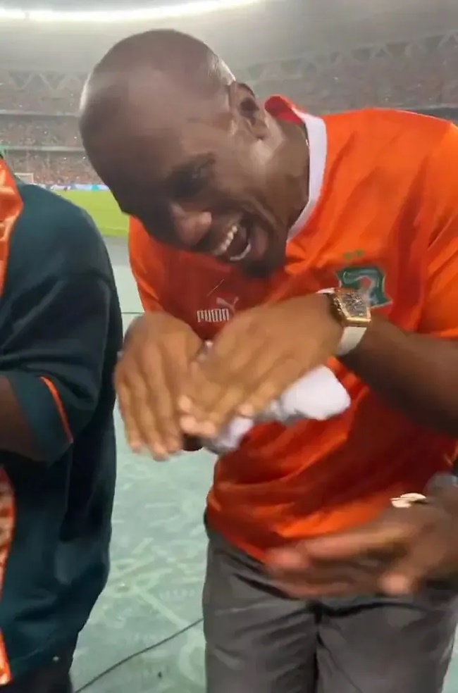 Watch Chelsea legend Didier Drogba’s wild celebrations - Bóng Đá