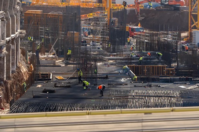 Iconic stadium looks unrecognisable with army of cranes at work and dozens of builders amid concerns over progress - Bóng Đá