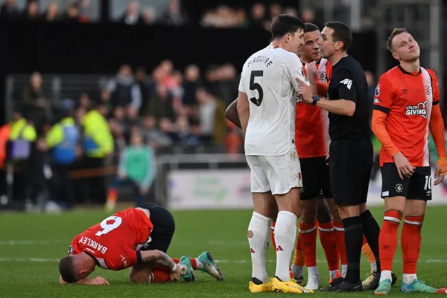 Casemiro was fortunate not to get sent off during Man Utd’s win at Luton - Bóng Đá