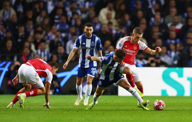 Arsenal cúi gầm mặt vì độc chiêu của Porto - Bóng Đá