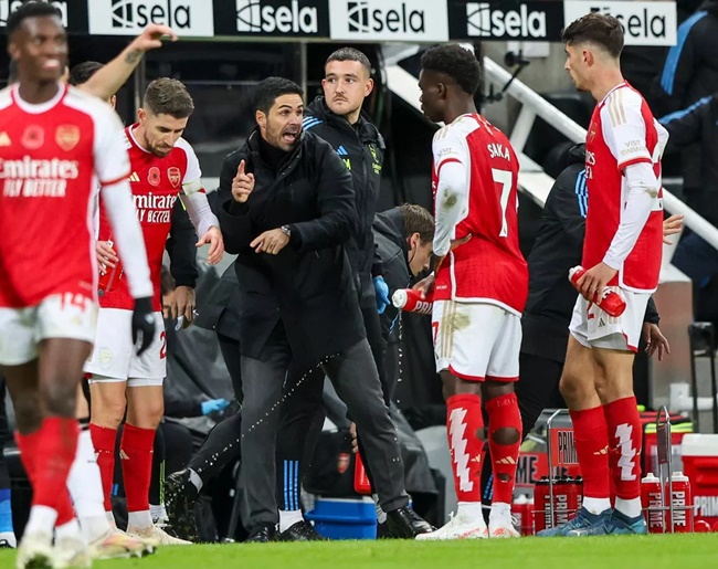 Mikel Arteta phản ứng trước cáo buộc không tin tưởng một số cầu thủ Arsenal - Bóng Đá