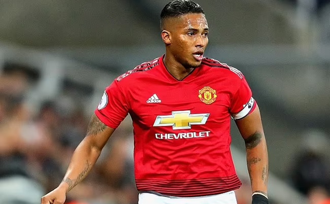 Antonio Valencia SLAMS Man United's performance after dismal defeat to Fulham at Old Trafford - Bóng Đá