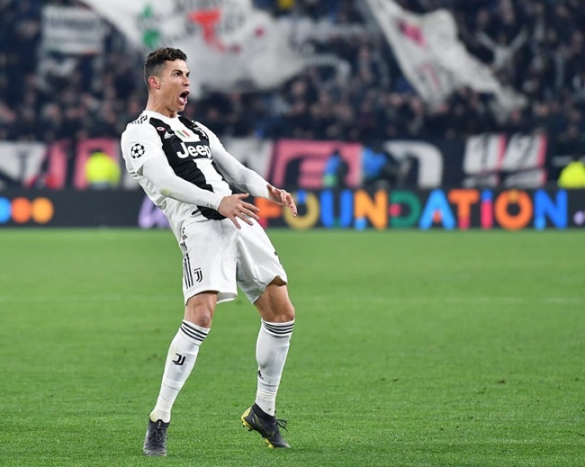 Hành động tục tĩu của Ronaldo - Bóng Đá