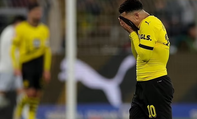 German media label Jadon Sancho as 'the WORST player on the pitch' after Borussia Dortmund's 3-2 defeat by Hoffenheim - Bóng Đá
