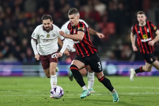 Kerkez gia nhập Bournemouth từ AZ vào mùa hè năm ngoái