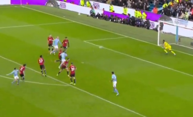 Foden lập siêu phẩm.