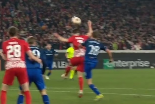 David Moyes FUMES over denied penalty against Freiburg - Bóng Đá