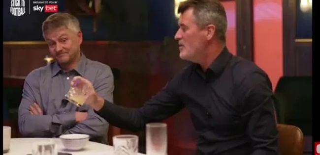 Stunned Roy Keane checks Solskjaer’s drink after he claims former Man Utd star - Bóng Đá