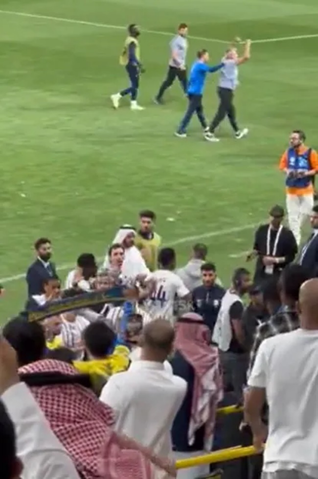 Cristiano Ronaldo caught up in huge bust-up following Al-Nassr defeat after Mane grabs rival’s THROAT - Bóng Đá