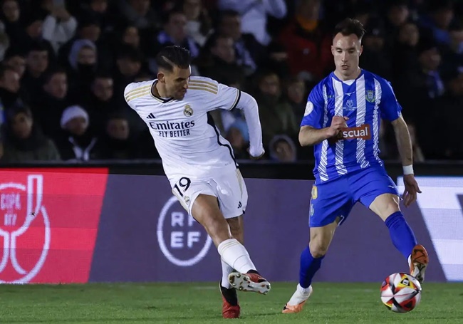 Tiền vệ Real Madrid nghi ngờ về trận gặp Osasuna sau chấn thương đầu gối - Bóng Đá