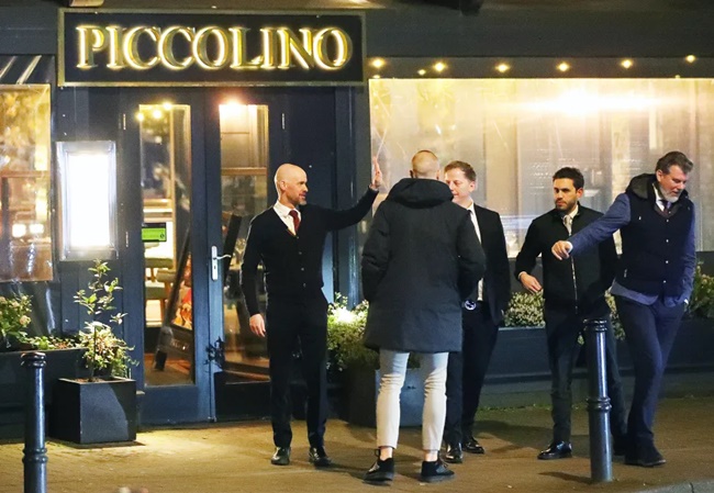 Erik ten Hag enjoys three-hour celebratory dinner at Italian restaurant - Bóng Đá