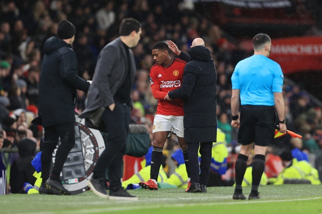 Anthony Martial takes a stroll with glamorous mystery woman - Bóng Đá