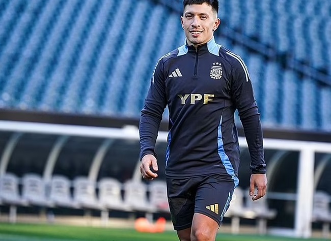 Lisandro Martinez cuts short his call-up with Argentina to return to England tomorrow - Bóng Đá