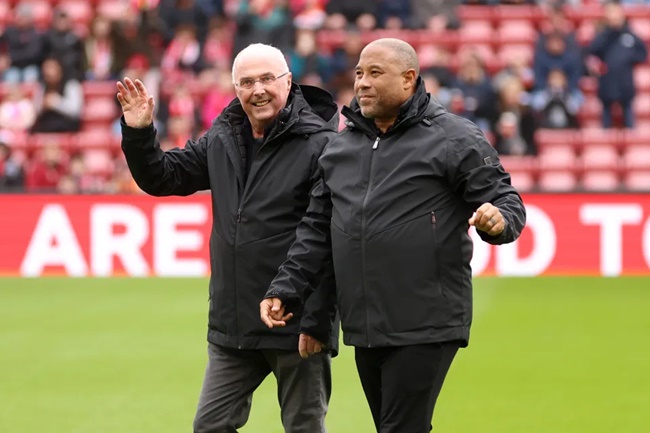 Sven Goran-Eriksson returns to management at Anfield as ex-England boss fulfils lifelong dream in Liverpool legends game - Bóng Đá