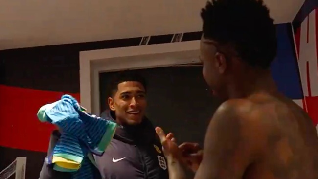 Vinicius Jr asks Jude Bellingham for England teammate's shirt after Brazil defeat - Bóng Đá