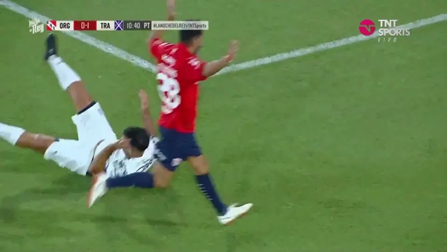 Sergio Aguero’s shoulder POPS OUT after 10 mins of football return - Bóng Đá