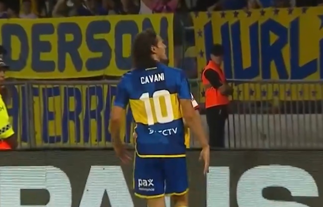 Edinson Cavani scored a stunning overhead kick - Bóng Đá