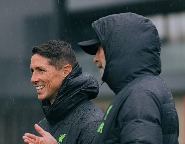 Fernando Torres returns to Liverpool to shadow Jurgen Klopp in training - Bóng Đá