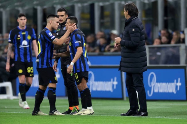 Inter hơn Milan 14 điểm; Roma 