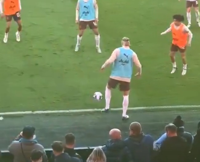 Footage of Erling Haaland warming up fuels fans into agreeing with Roy Keane - Bóng Đá