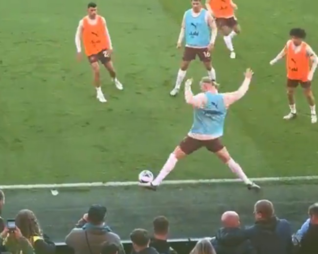 Footage of Erling Haaland warming up fuels fans into agreeing with Roy Keane - Bóng Đá