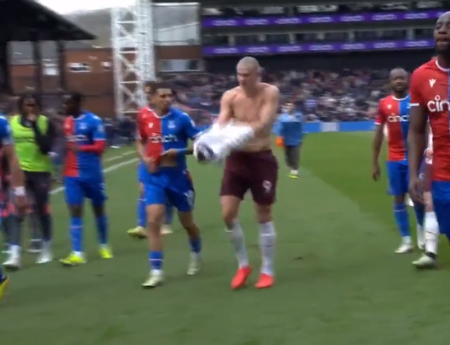 Haaland dễ dàng đồng ý với yêu cầu của Munoz.