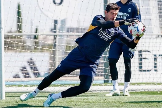 Thibaut Courtois could play for Real Madrid this season after providing positive injury update - Bóng Đá